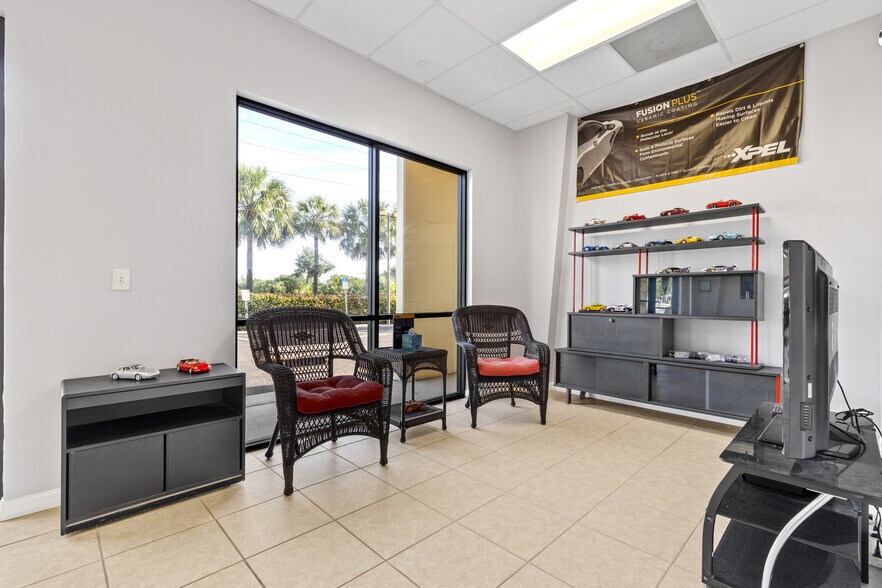 More Photos Of 17000 Alico Commerce Ct, Fort Myers Flex For Sale