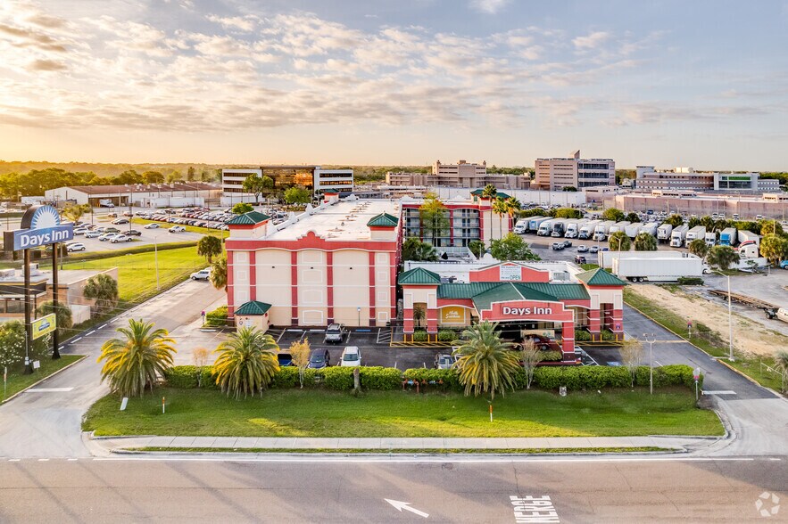 More Photos Of 2500 33rd St, Orlando Hotel For Sale