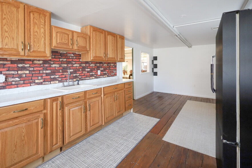 More Photos Of 13 Danbury Rd, Wilton Freestanding For Lease