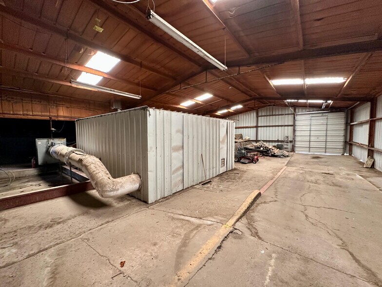 More Photos Of 9420 SE 3rd Ave, Amarillo Showroom For Sale