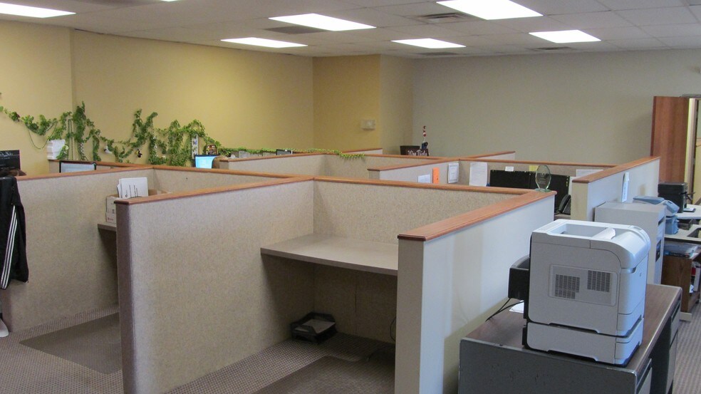 More Photos Of 7611 Cheviot Rd, Cincinnati Office For Lease