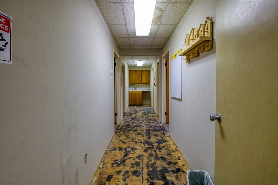 More Photos Of 111 W Pine Grove Rd, Fair Play Office For Sale