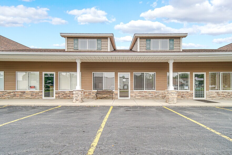 More Photos Of 2502 Beech St, Valparaiso Storefront For Sale