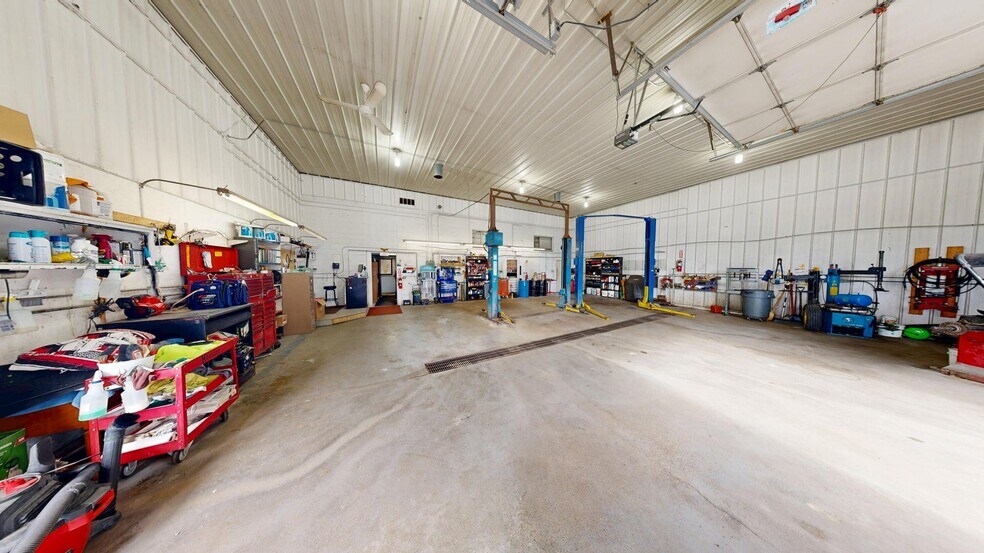 More Photos Of 1105 N McKinley Ave, Rensselaer Auto Dealership For Sale