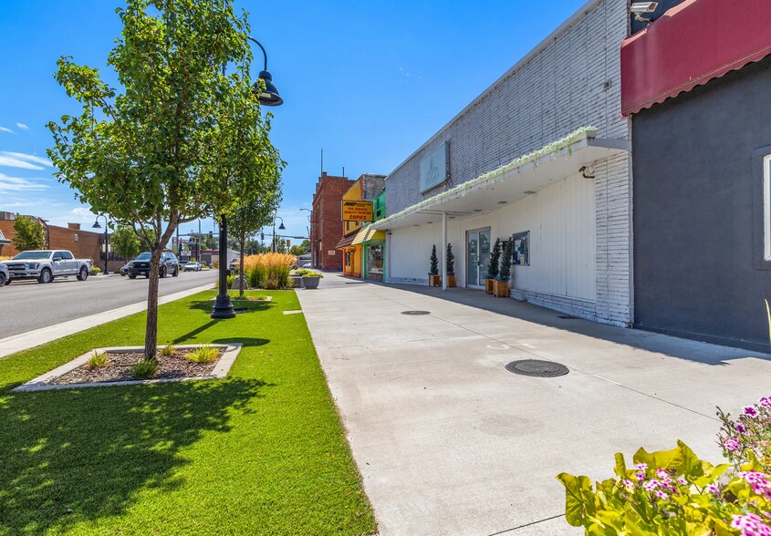 More Photos Of 165 N 2nd E, Mountain Home Storefront Retail Residential For Sale