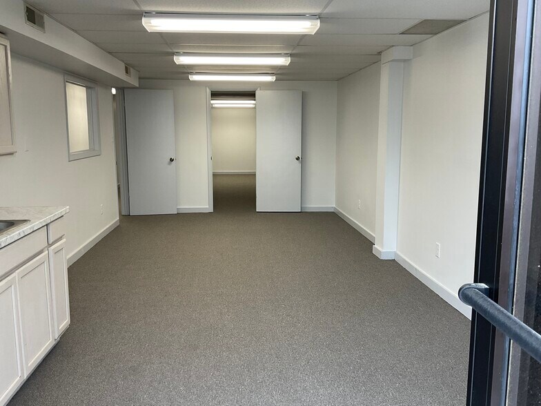 More Photos Of 1528 E Lebanon Rd, Dover Storefront Retail Office For Lease