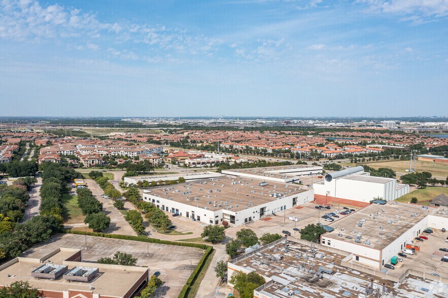 More Photos Of 350 E Royal Ln, Irving Light Manufacturing For Lease