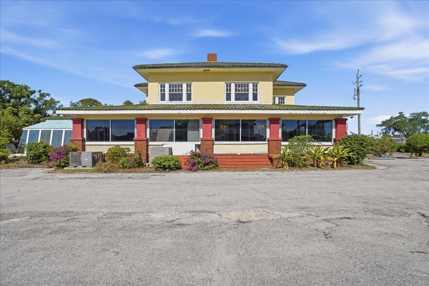 More Photos Of 337 8th Ave W, Palmetto Restaurant For Sale