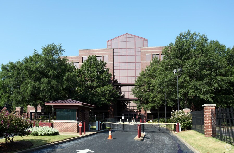 More Photos Of 2007 Corporate Ave, Memphis Office For Lease