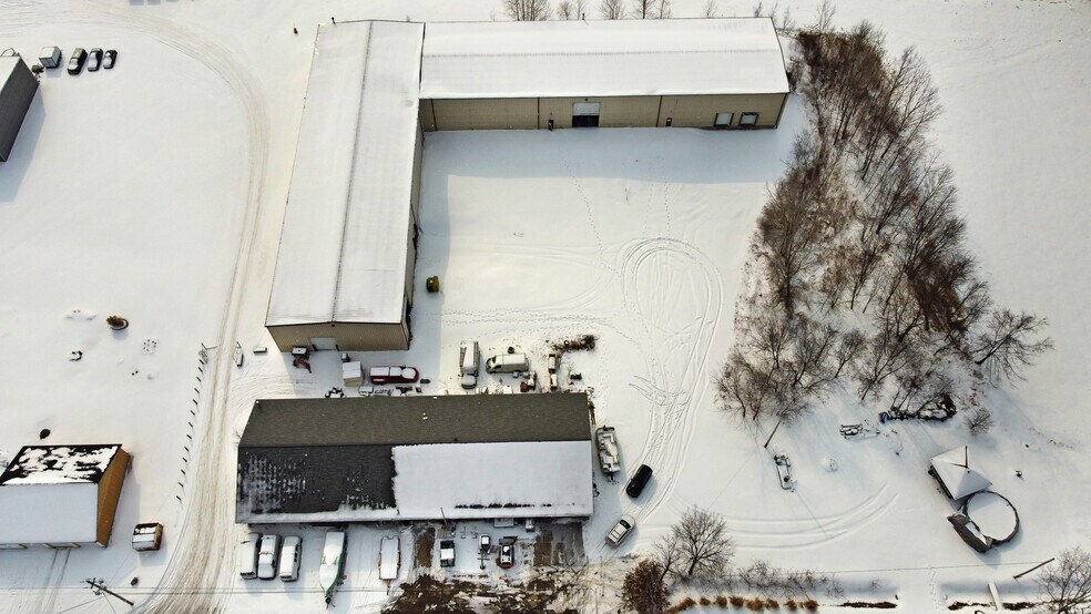 More Photos Of 3000 S 1st St, Clinton Manufacturing For Sale