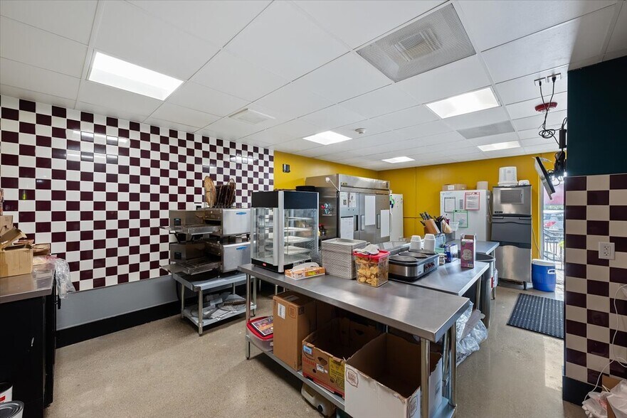 More Photos Of 7 S 4th St, Council Bluffs Health Club For Sale