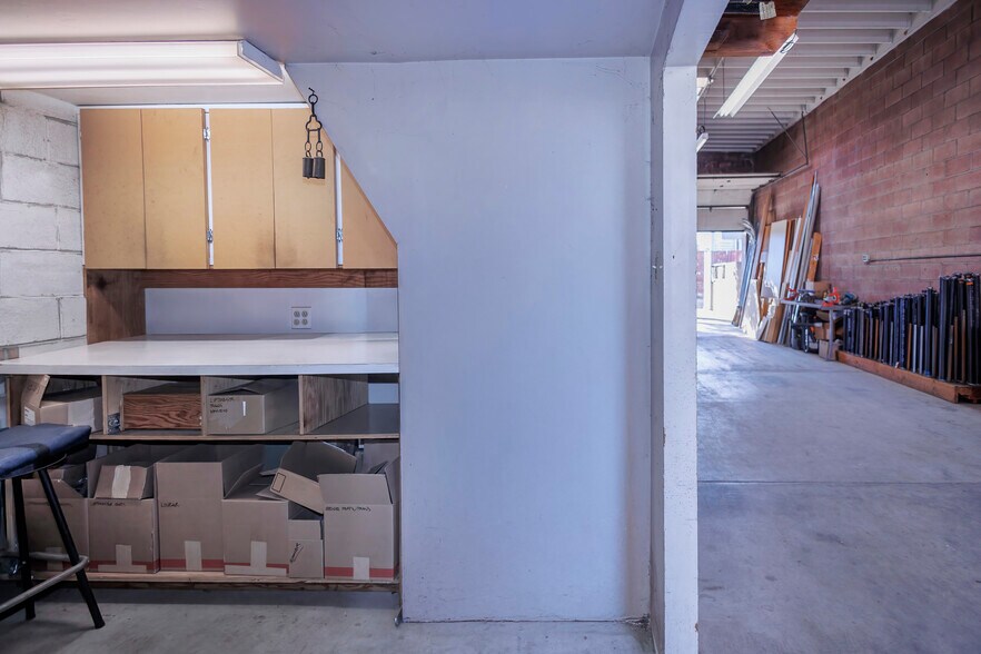 More Photos Of 1093 Montgomery Ave, San Bruno Service For Sale