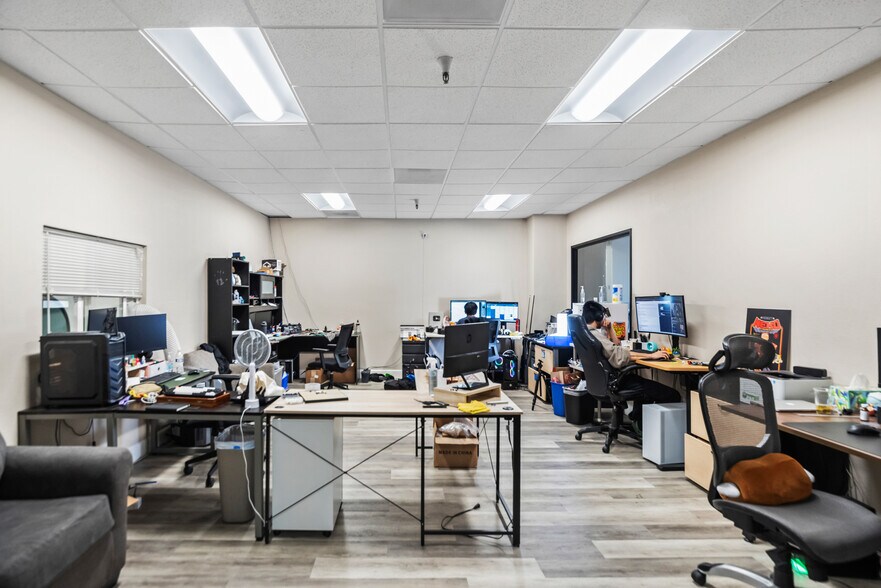 More Photos Of 894 Faulstich Ct, San Jose Warehouse For Sale