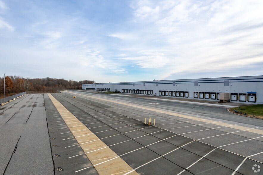 More Photos Of 500 Old Post Rd, Aberdeen Distribution For Lease