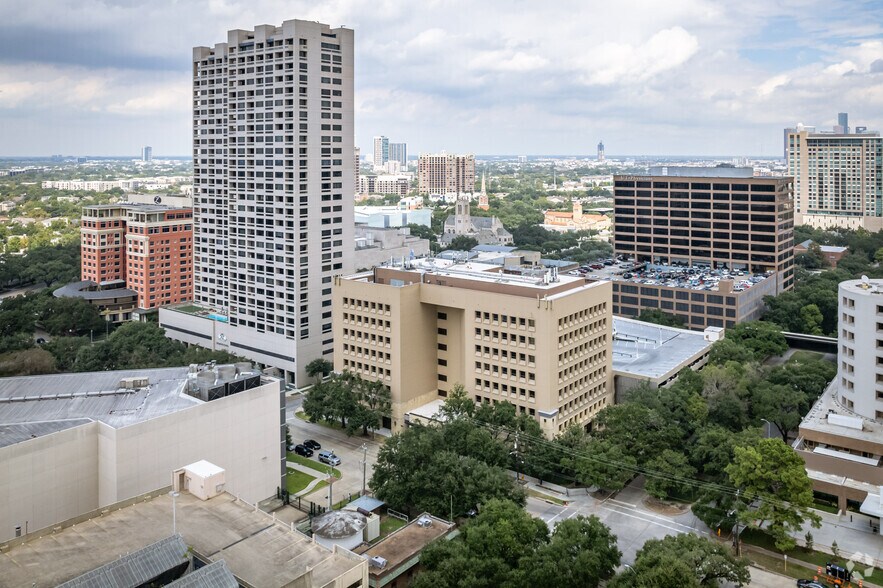More Photos Of 1213 Hermann Dr, Houston Medical For Lease