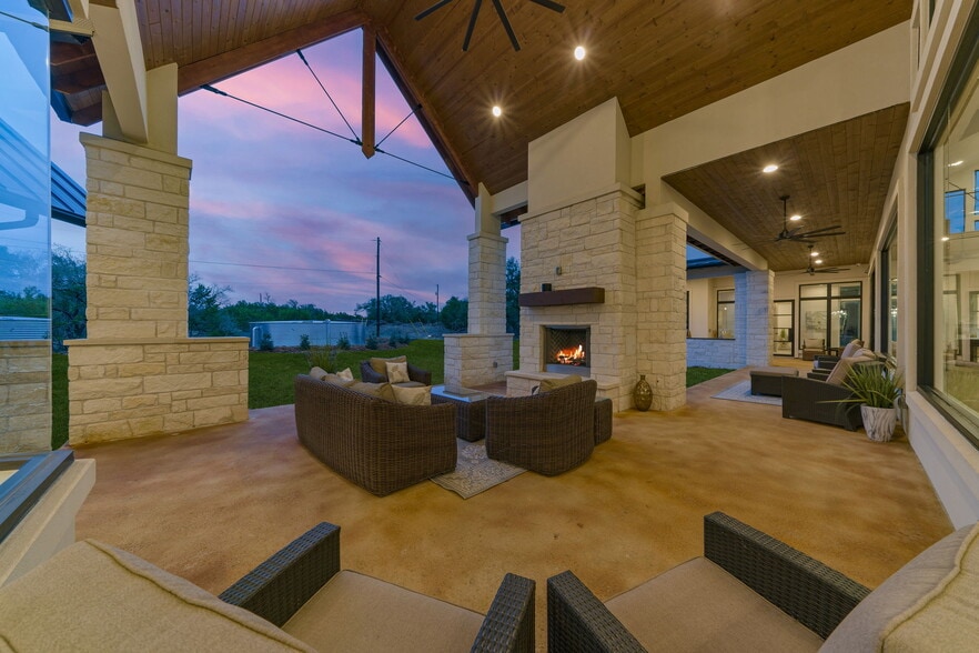 More Photos Of 7505 E US Highway 290, Johnson City Flex For Sale