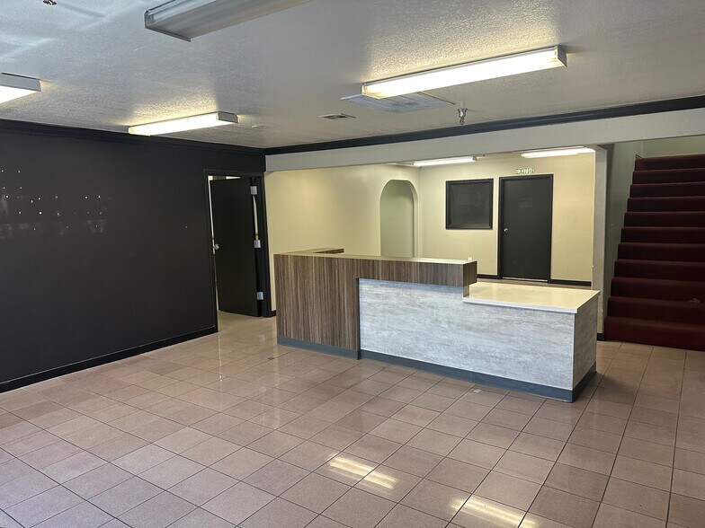 More Photos Of 5935-5975 Polaris Ave, Las Vegas Service For Lease
