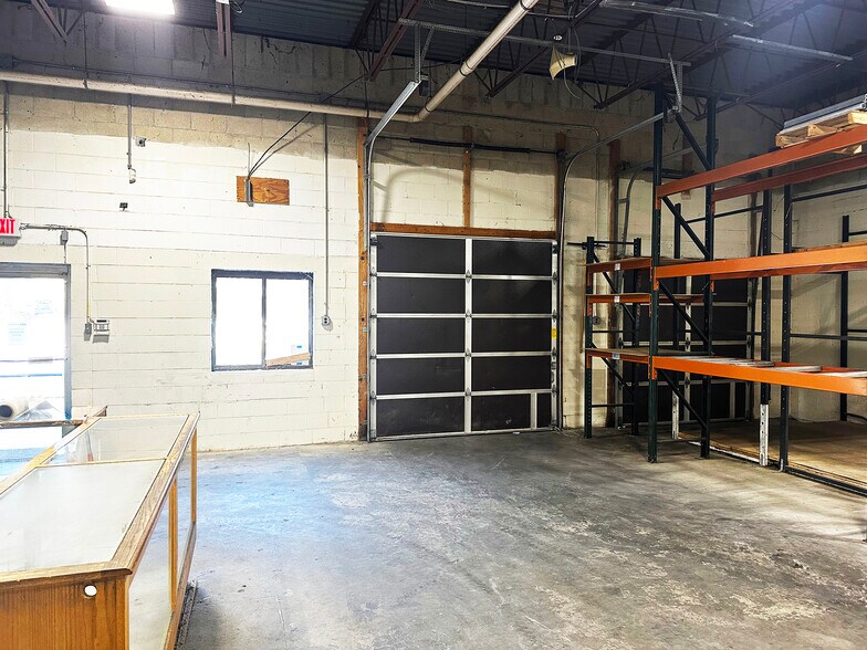 More Photos Of 850 E Industrial Park Dr, Manchester Warehouse For Sale