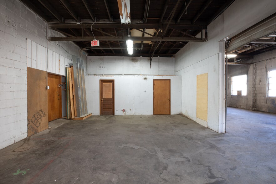 More Photos Of 901 Main St, Grandview Light Manufacturing For Lease