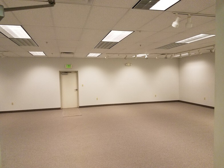 More Photos Of 2130 Industrial Park Rd, Ferdinand Warehouse For Lease