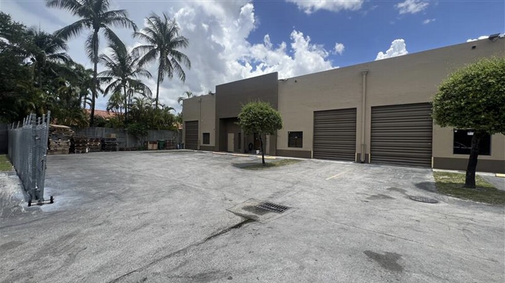 More Photos Of 12913 W Okeechobee Rd, Hialeah Warehouse For Sale