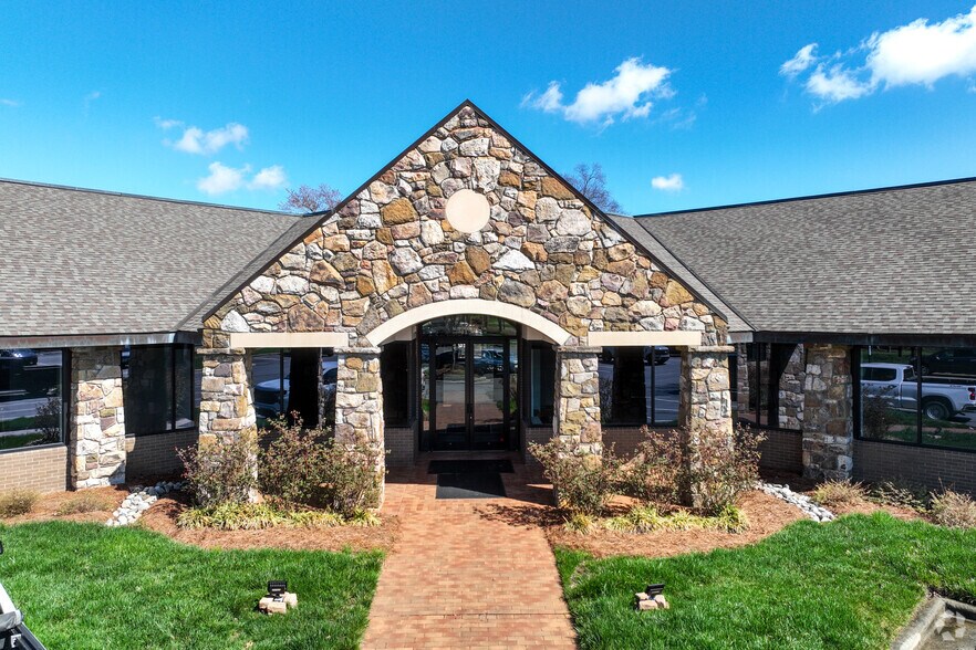 More Photos Of 4196 Mendenhall Oaks Pky, High Point Medical For Lease