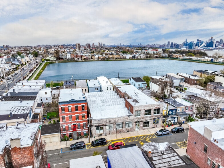 More Photos Of 216-220 19th St, Union City Manufacturing For Lease