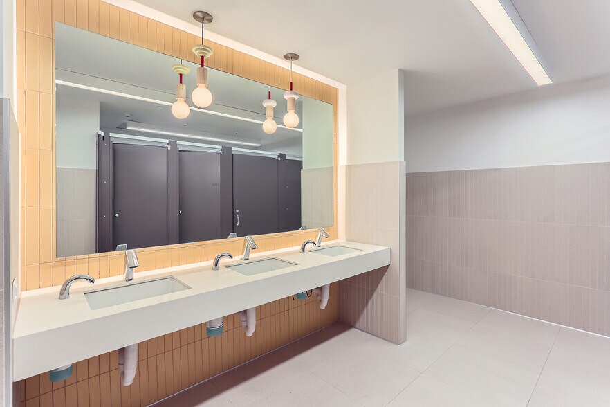 More Photos Of 1621 18th St, Denver Office For Lease