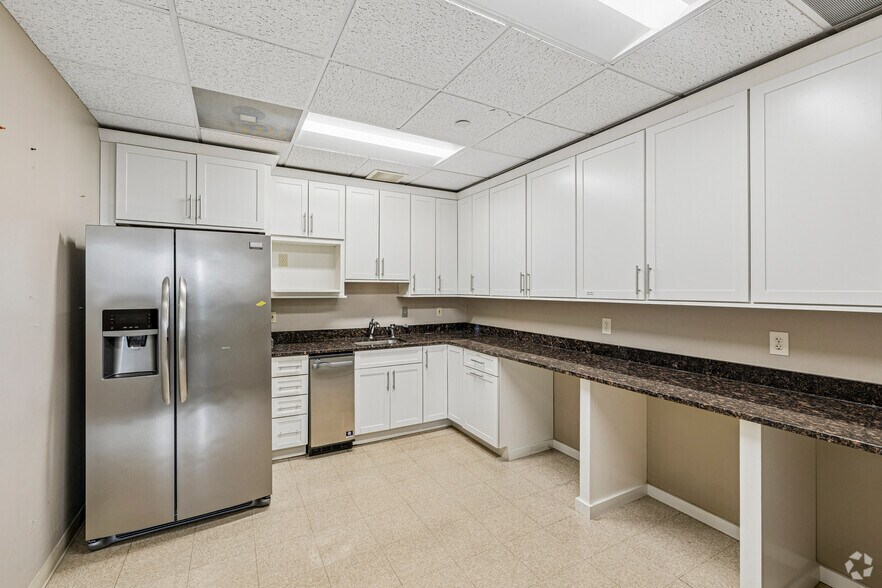 More Photos Of 7701 Greenbelt Rd, Greenbelt Office For Sale