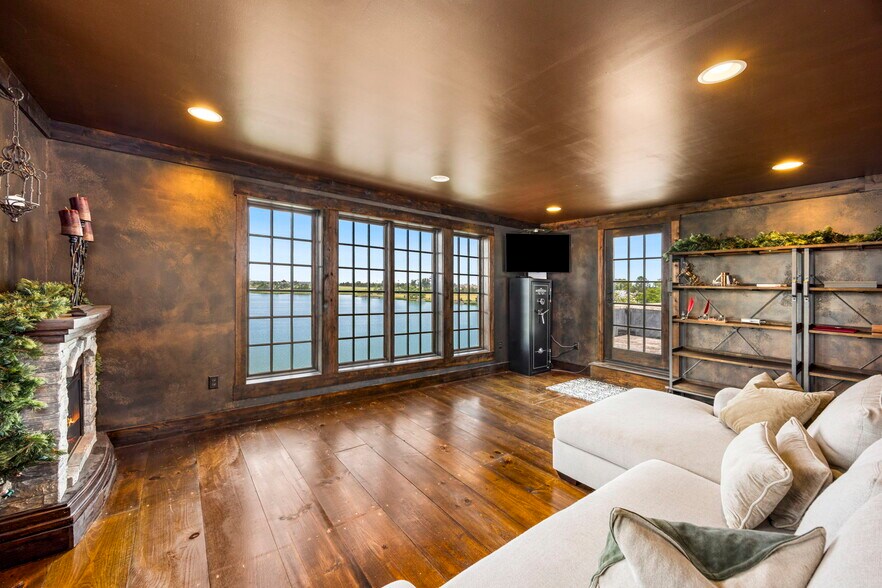 More Photos Of 4122 186th Blvd, Russell Specialty For Sale