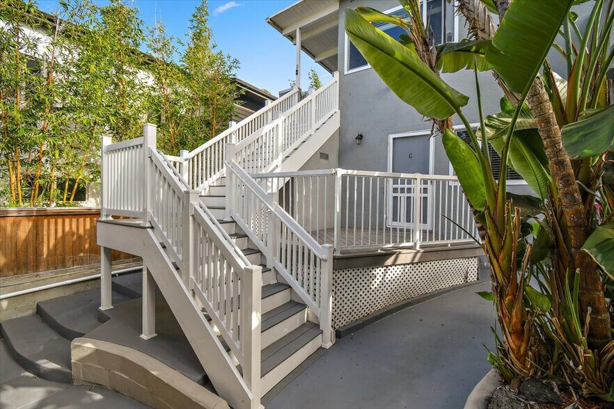More Photos Of 1534 Manhattan Beach Blvd, Manhattan Beach Apartments For Sale