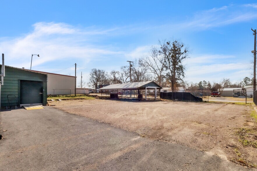 More Photos Of 145 E Texas Ave, Waskom Auto Repair For Sale
