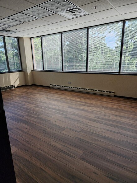 More Photos Of 619 Enterprise Dr, Oak Brook Medical For Lease