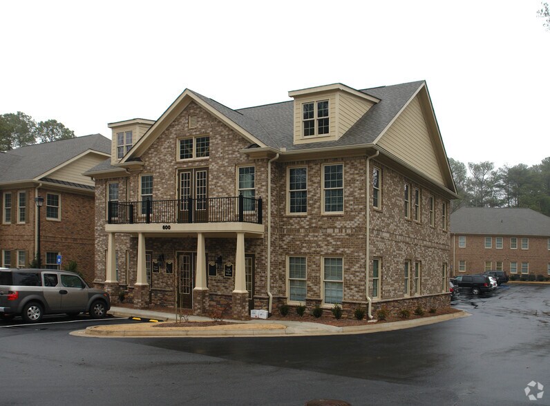 More Photos Of 1905 Woodstock Rd, Roswell Office For Lease