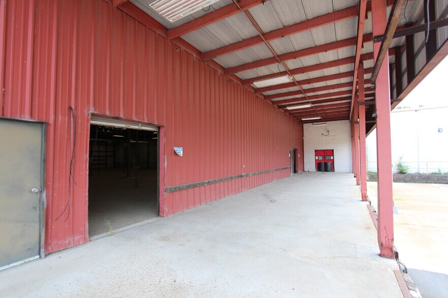 More Photos Of 805-807 Gust Ln, Portsmouth Manufacturing For Sale
