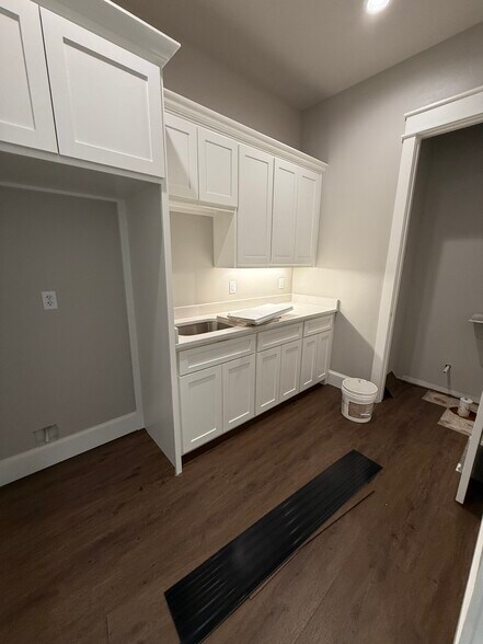 More Photos Of 7196 Crosswater Ave, Tyler Office For Lease