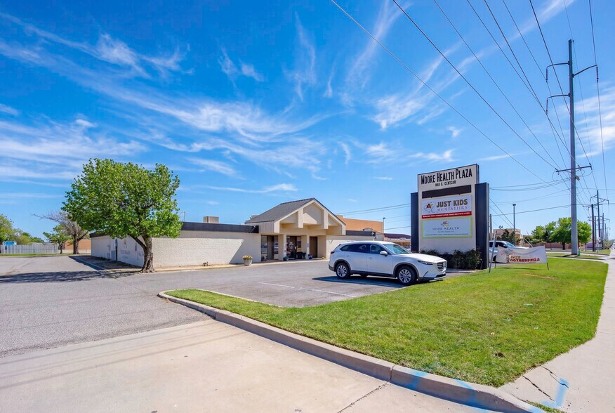 More Photos Of 400 N Eastern Ave, Moore Medical For Sale