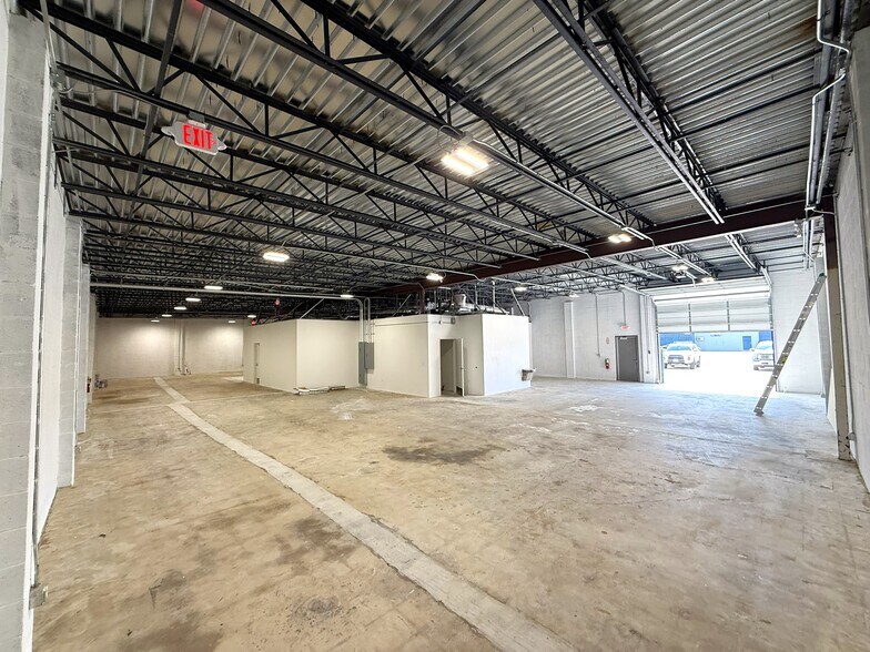 More Photos Of 5849-5891 W 34th St, Houston Unknown For Lease