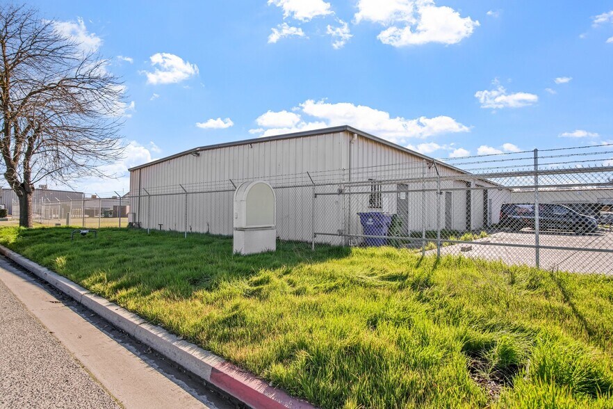 More Photos Of 460 Airpark Rd, Atwater Warehouse For Lease