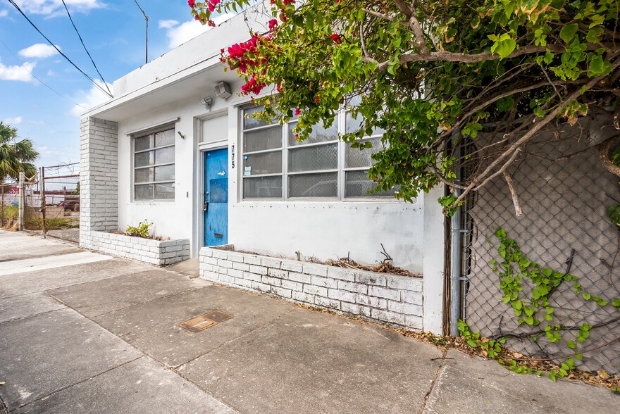 More Photos Of 775 NW 21st St, Miami Service For Lease