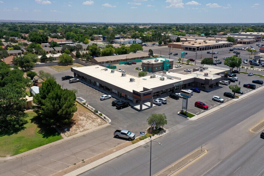 More Photos Of 2901 N Main St, Roswell General Retail For Lease