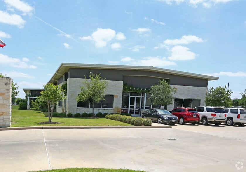 More Photos Of 9977 W Sam Houston Pky N, Houston Office For Lease