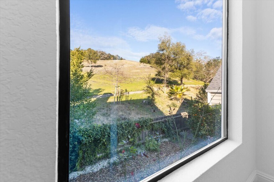 More Photos Of 1337 Creekside Ct, Healdsburg Multifamily For Sale