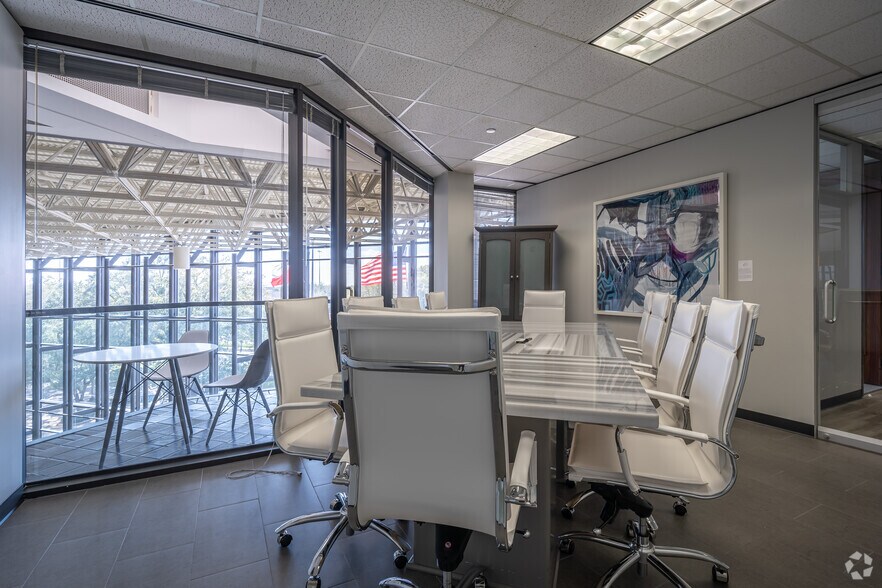 More Photos Of 12621 Featherwood Dr, Houston Office For Lease