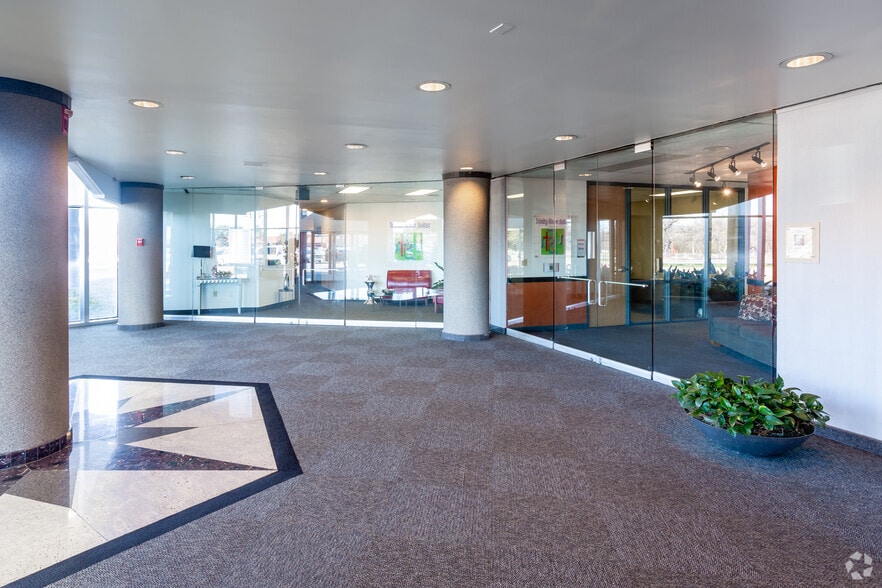More Photos Of 2501 Parkview Dr, Fort Worth Office For Lease