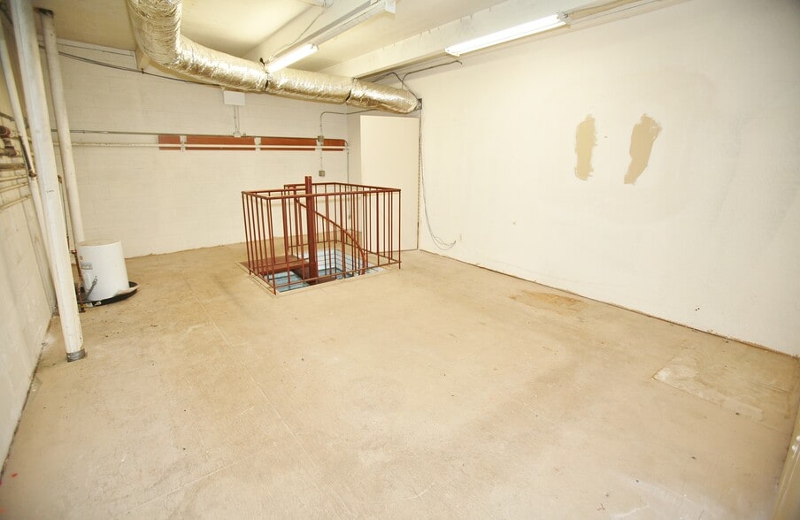 More Photos Of 2739 Castro Valley Blvd, Castro Valley Unknown For Lease