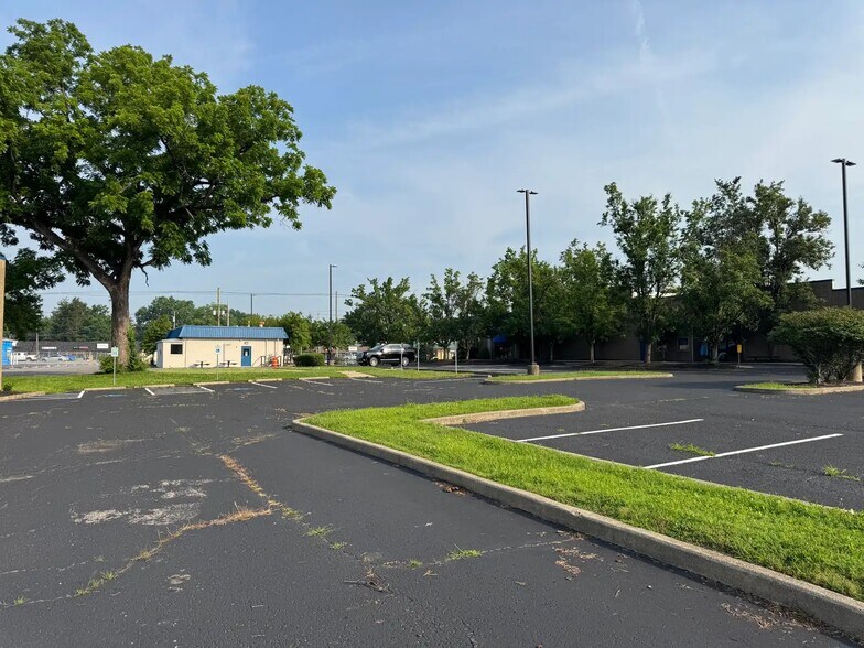 More Photos Of 4627 Dixie Hwy, Louisville Office For Sale