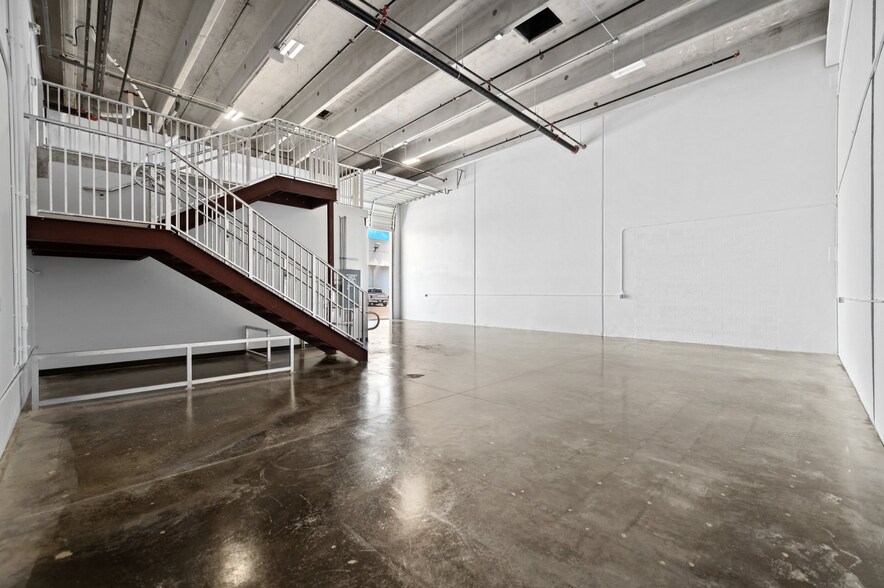More Photos Of 6175 NW 102nd Ave, Doral Showroom For Sale