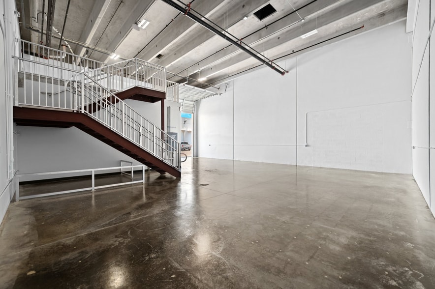 More Photos Of 6175 NW 102nd Ave, Doral Showroom For Sale