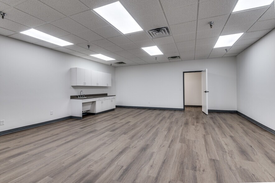 More Photos Of 1720-1750 Hurd Dr, Irving Warehouse For Lease